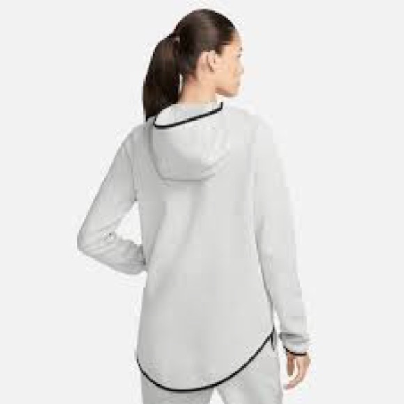 Nike Sportswear Tech Fleece OG size Medium Women’s - Picture 3 of 14